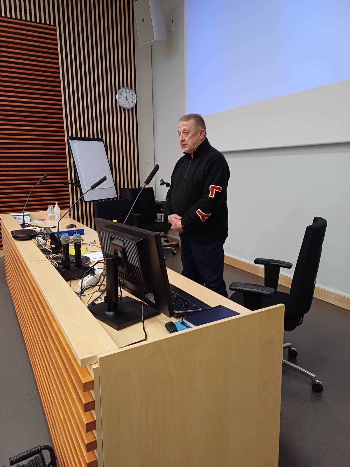 Näytön luovutus 29.4.2025